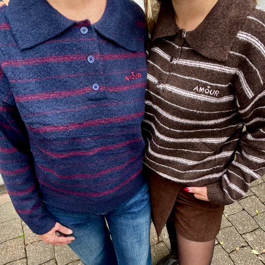 Streifen‑Polo‑Pullover aus weicher Viskose in edlen Braun‑ und Rosatönen. Breiter Polokragen, modernes Damenoberteil – perfekt für cosy & chic Looks. Jetzt entdecken.