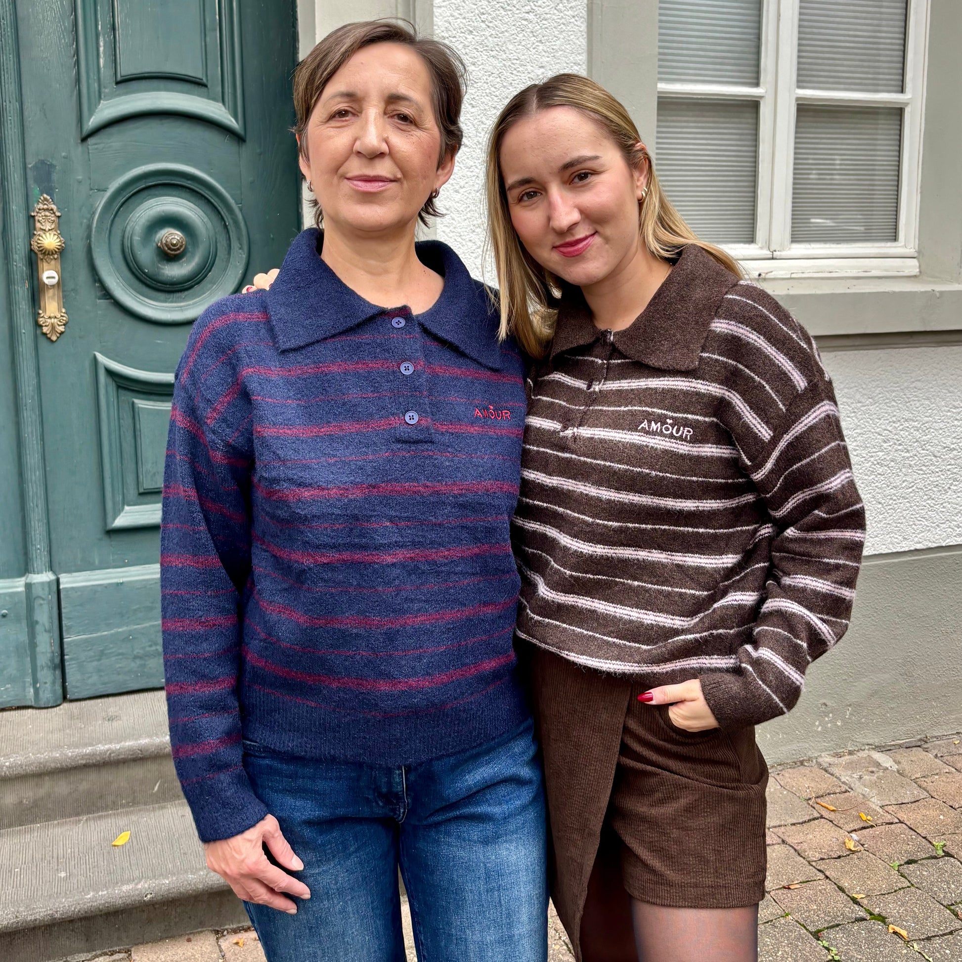 Streifen‑Polo‑Pullover aus weicher Viskose in edlen Braun‑ und Rosatönen. Breiter Polokragen, modernes Damenoberteil – perfekt für cosy & chic Looks. Jetzt entdecken.